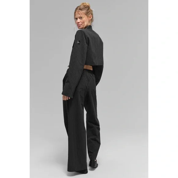 Alo Yoga Cropped Pinstripe Main Character Full Zip Jacket Black/Titanium XS